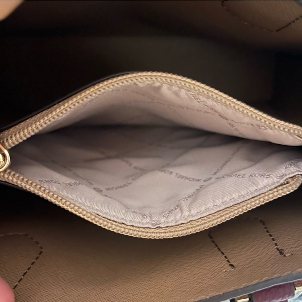 Michael Kors Valentines edition - Picture 2 of 5